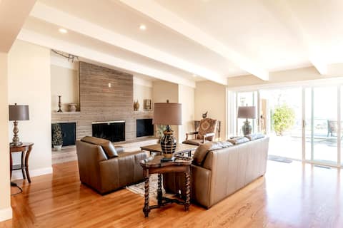 Cozy, Spacious Villa with Private Pool & Bay View!