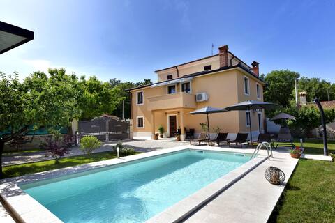 Villa Aromatica