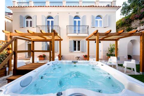 Ravello historical villa with jacuzzi and gardens