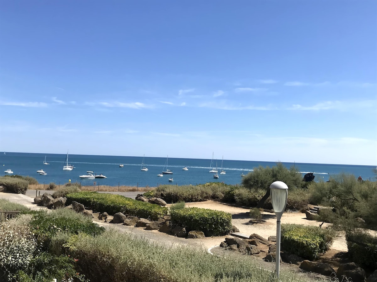 Top Airbnb: 🏖Spacious seafront triplex with an amazing view🏖 in Agde