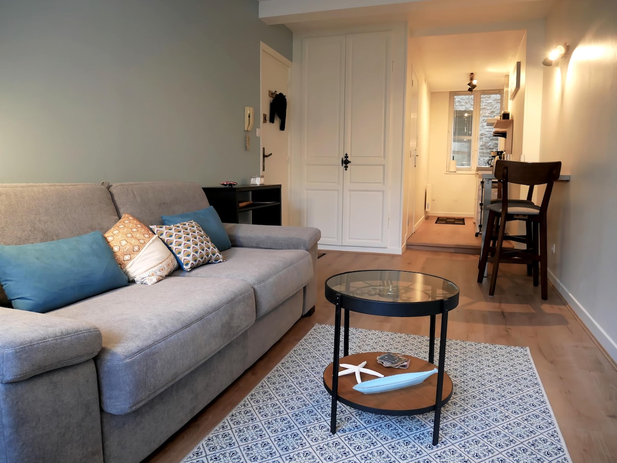 Top Airbnb: Ground floor studio in the heart of the historic center in Boulogne Sur Mer