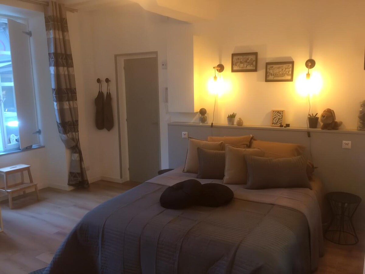 Annonce Airbnb populaire: Single-story apartment at the foot of the Cathedral à Bayeux