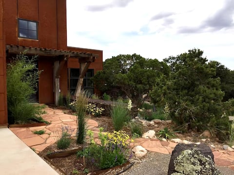 Comfort and beauty: 2 BR  near Capitol Reef