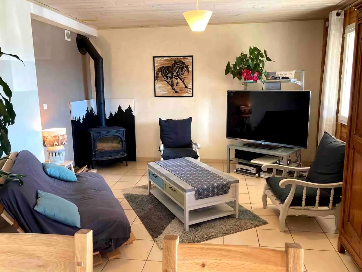 Annuncio Airbnb popolare: Independent accommodation with locals: casa-genets a Bolquère