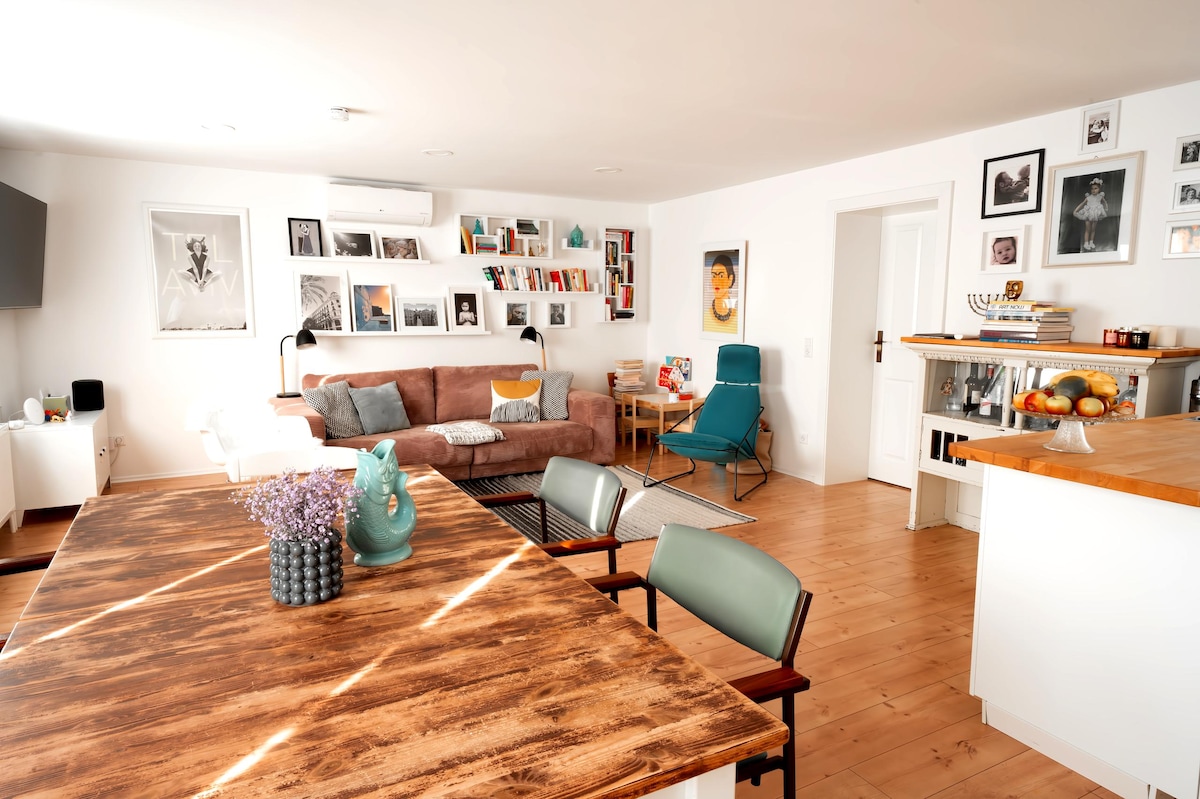 Successful Airbnb property: Loft/backyard house in the center in Pempelfort