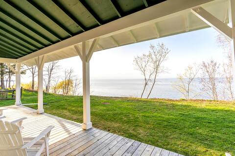 Lakefront Cottage - Best of Both