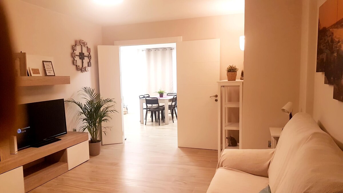 Top performing Airbnb: Gloria Apartment. 3 bedrooms/2 bathrooms/Parking in El Palo