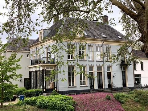 Rijksmonument  De Roode Haan 70m², 2(5)Centrum