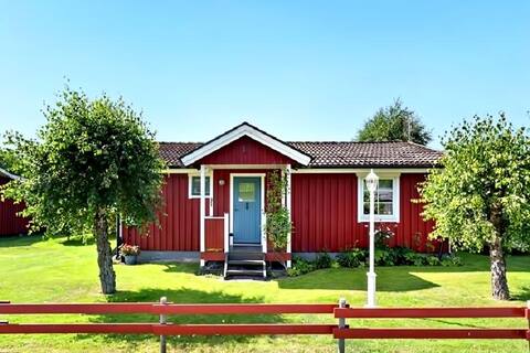 Cozy cottage & guest house, walk to sea swimming!