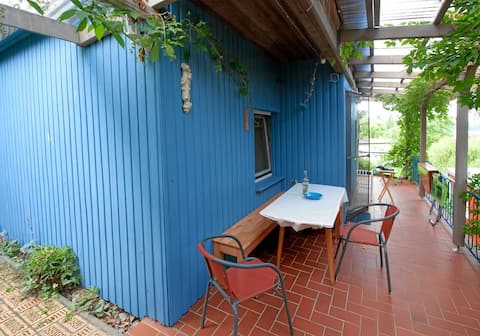 Blue cottage on the lake for 4 persons