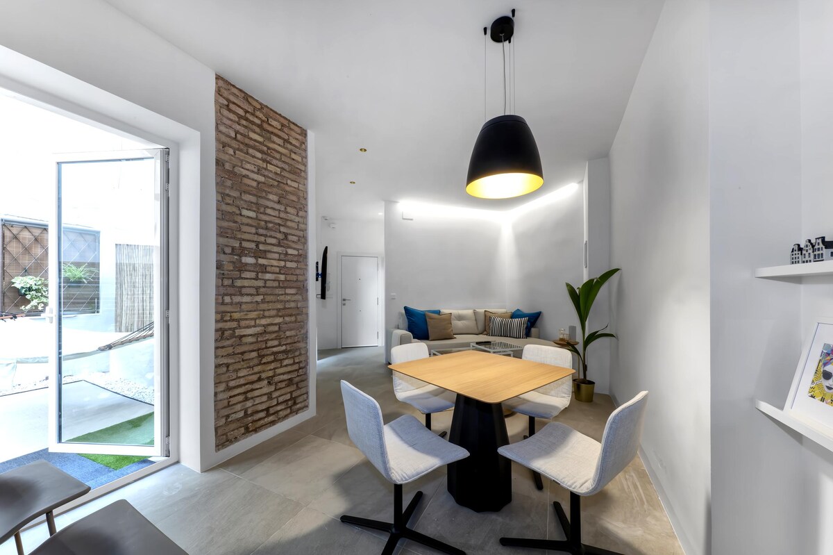 Successful Airbnb property: Charming flat with terrace.  License VT48617V in Patraix