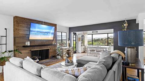 Coastal Farmhouse w/ Views