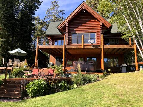 LOG CABIN, Lower Level Suite, Hot tub/Sauna