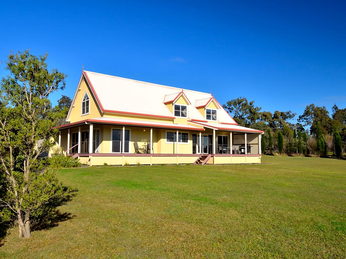 Top Airbnb: "THE RESIDENCE" SET ON 5 ACRES IN  WINE COUNTRY! in Lovedale