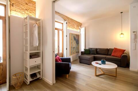 Heart of trendy Russafa area, with terrace !