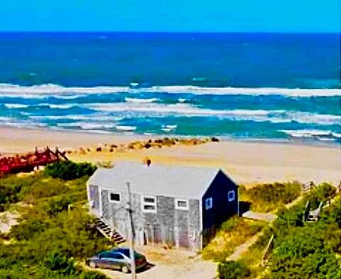 Lil’ Sea Sass 
Oceanfront Cottage ~ Private Beach!