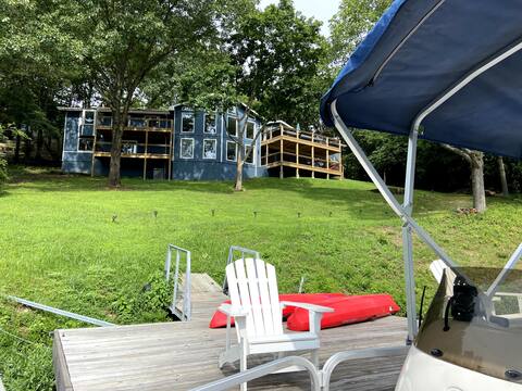 Bella Vista Lakehouse Oasis