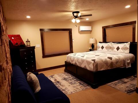 LV Bar Ranch- Finicum Guest house