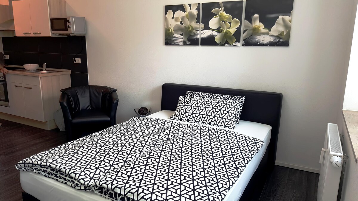 Top Airbnb: New, centrally located studio apartment in Tübingen
