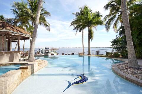 Jewel on the River- Magnificent 5 bed/4 1/2 bath