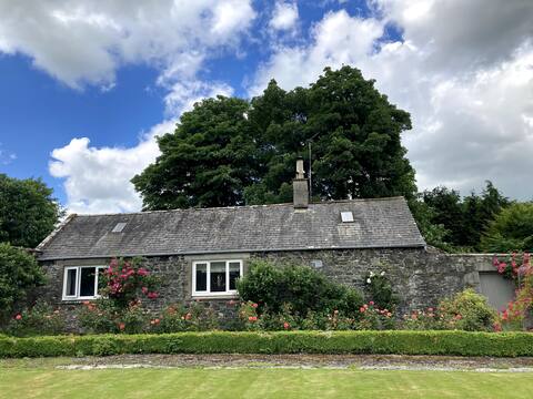 The Gardeners Cottage @ Corvisel - cosy & quirky!
