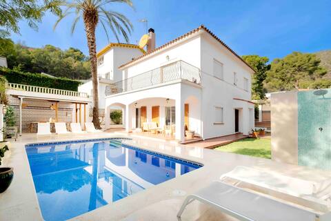Villa w/Pool Just Renovated | Bellamar by Palmera