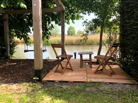 Cozy Pipo with large waterfront swing