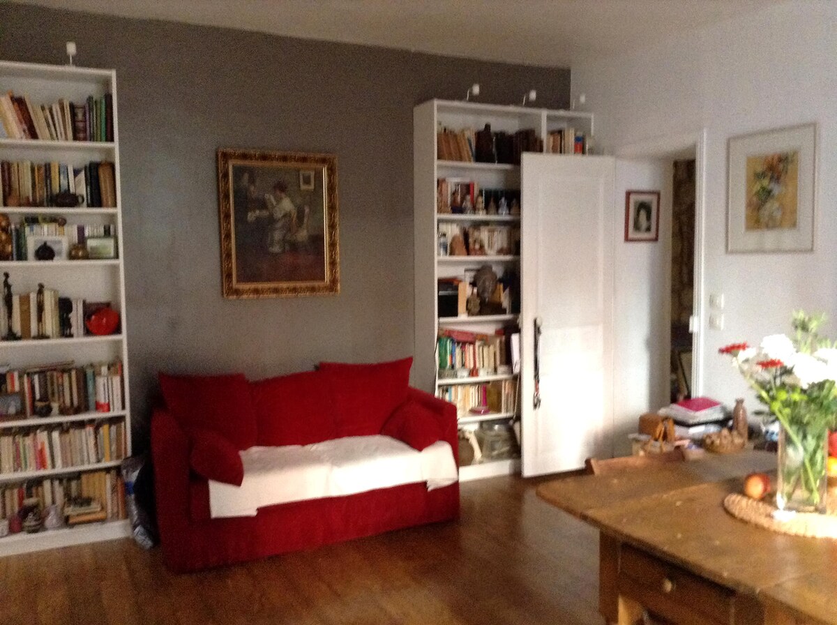 Airbnb performant: Charming 50 m2 apartment on the ground floor with terrace in Vincennes, close to the Saint Mandé metro and the Bois de Vincennes. à Vincennes
