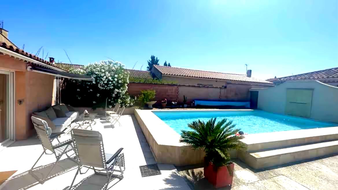 Top Airbnb: Apartment with pool in Monteux