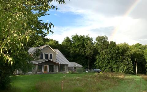 Hilltop Country Views Studio Apartment