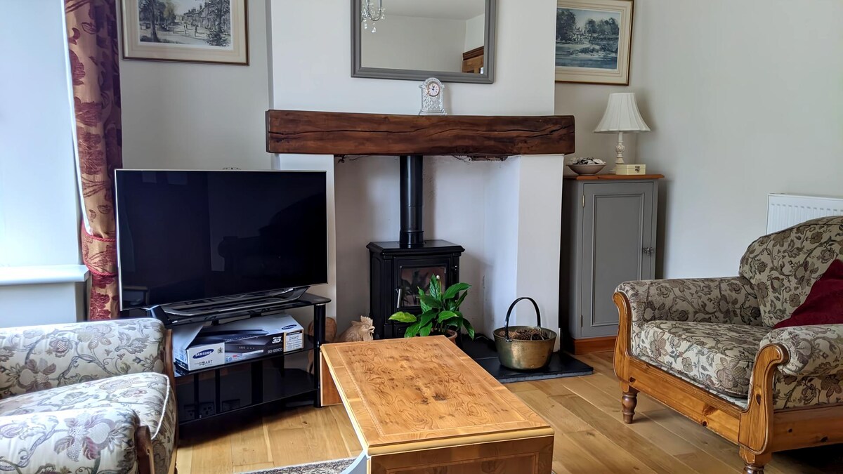 Top Airbnb: Entire two bedroomed detached house in Huntington