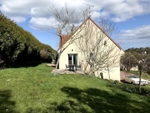 Villa 500 m from the landing beaches of the sea view.