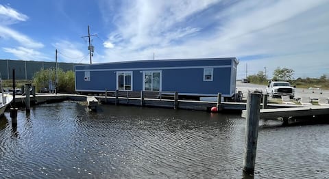 Waterfront 2 bedroom home with kitchen and bath