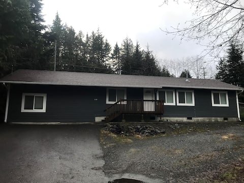 Central Location to Downtown 3bed 2bath
