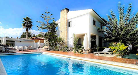 Villa Haygon with heated pool, sauna & bbq