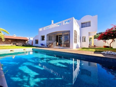 Beautiful Villa with Pool in Ain Mestir - Rafaf