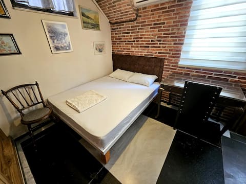 Centrally located, Historic House with Courtyard
