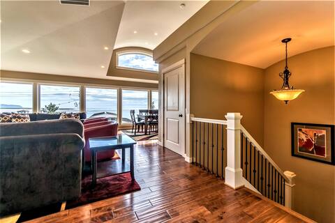 Elevator, Master Suites, Jacuzzi's, Steps to Beach