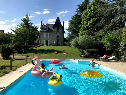 Large 12p family home near Blois