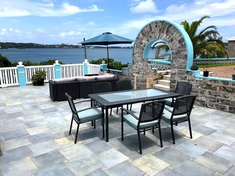 Family Home (Beautiful Views & Private Dock)