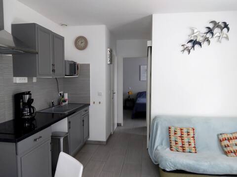 Small house with garden and secure parking