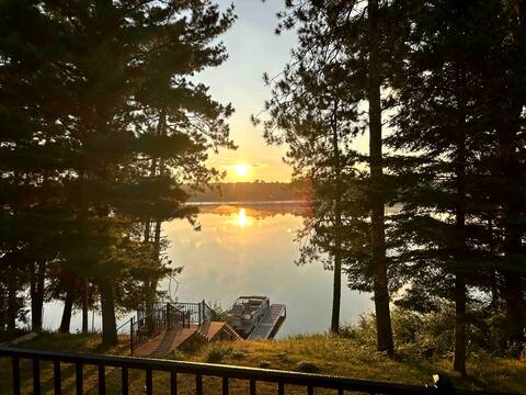 Amazing views, remodeled basement, pontoon to rent