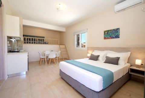 Alexandra's Apartments - Iris Studio