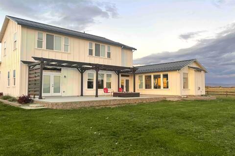 Peaceful Farmhouse stay in Ellensburg!