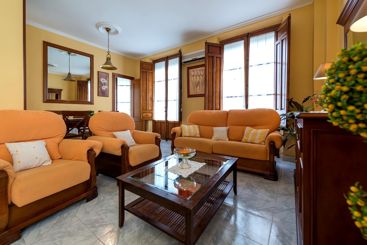Propiedad de Airbnb exitosa: Your Home in the heart of Granada's city Cathedral en Granada