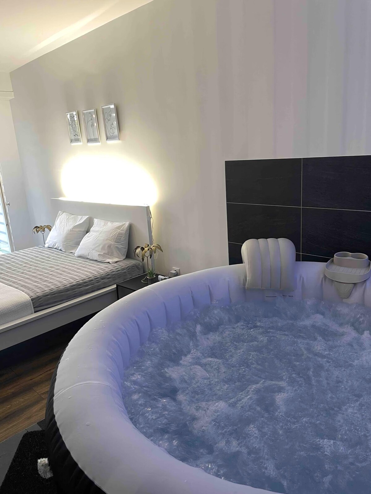 Popular Airbnb listing: Large Studio with Jacuzzi in Koenigshoffen