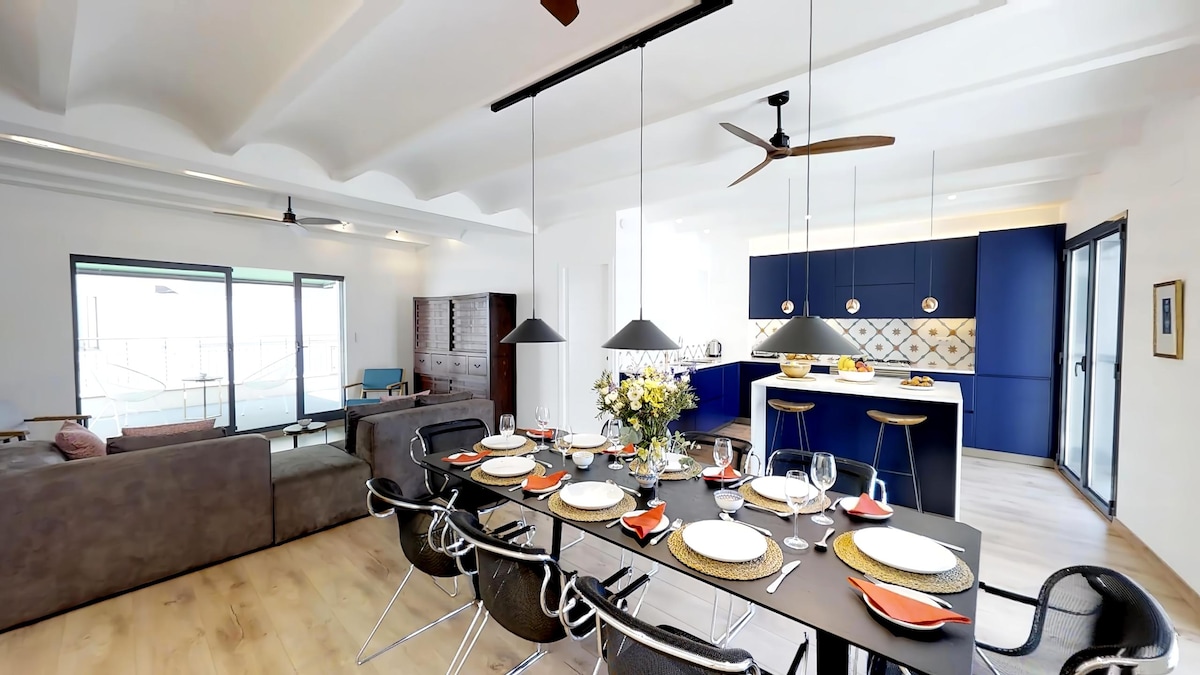 Propiedad de Airbnb exitosa: Luxury, Central Duplex Penthouse. 1 min to beach. en Sitges