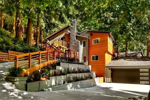 Beautiful SV Home With Hot Tub & Theater Room!