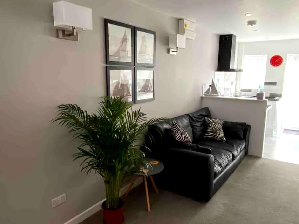 Top Airbnb: Private Annexe with Wifi & Fully Equipped Kitchen in Gosport