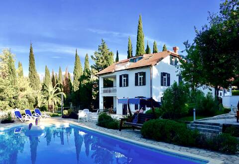 Beautiful Private Family Villa. Pool, Garden Games